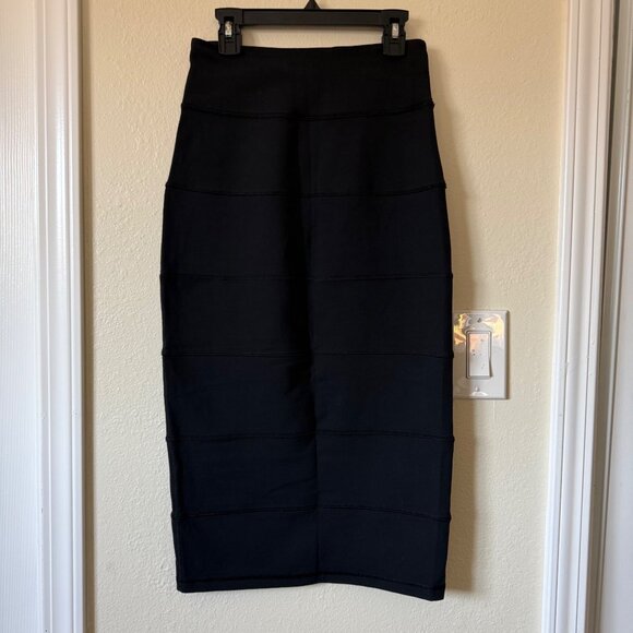 Lululemon 'Yoga Over' Fitted Pencil Skirt In Black Sz 4 EUC - Picture 1 of 6